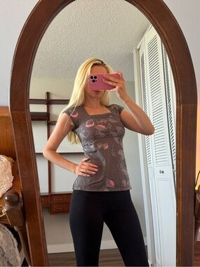 Y2K style lululemon athletica Gray Short-Sleeve Tee with Pink Graphic Accents